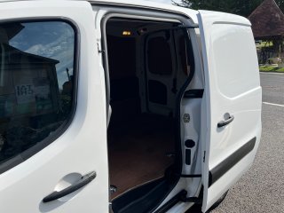 /photos/1300/3ca58ed5-58e8-2f28-6257-5c15921a1f53_i320x240.jpg