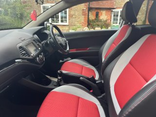 /photos/1300/8db95e1b-c172-1f23-867d-60cddc4a4bdb_i320x240.jpg