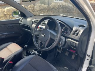 /photos/1300/a64143fd-624e-0f7f-69f1-8a233b9c8d04_i320x240.jpg