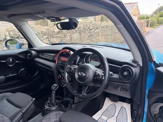 /photos/1300/df86d827-4ba0-6b09-8482-fe815869c049_i320x240.jpg